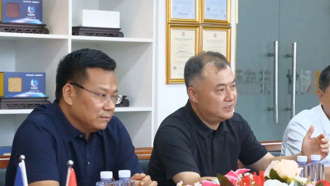 新密市委常委、政法委書記劉軍杰一行蒞臨榮盛科技集團調(diào)研指導