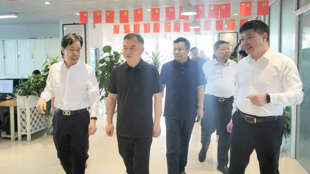 新密市委常委、政法委書記劉軍杰一行蒞臨榮盛科技集團調(diào)研指導